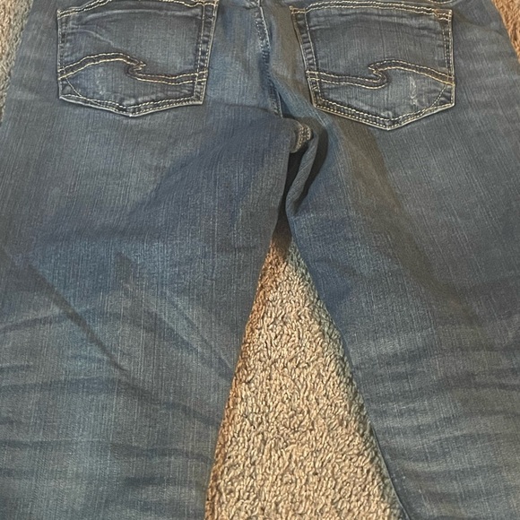 Silver Jeans girlfriend fit straight leg worn very little a little distressed - Picture 6 of 10